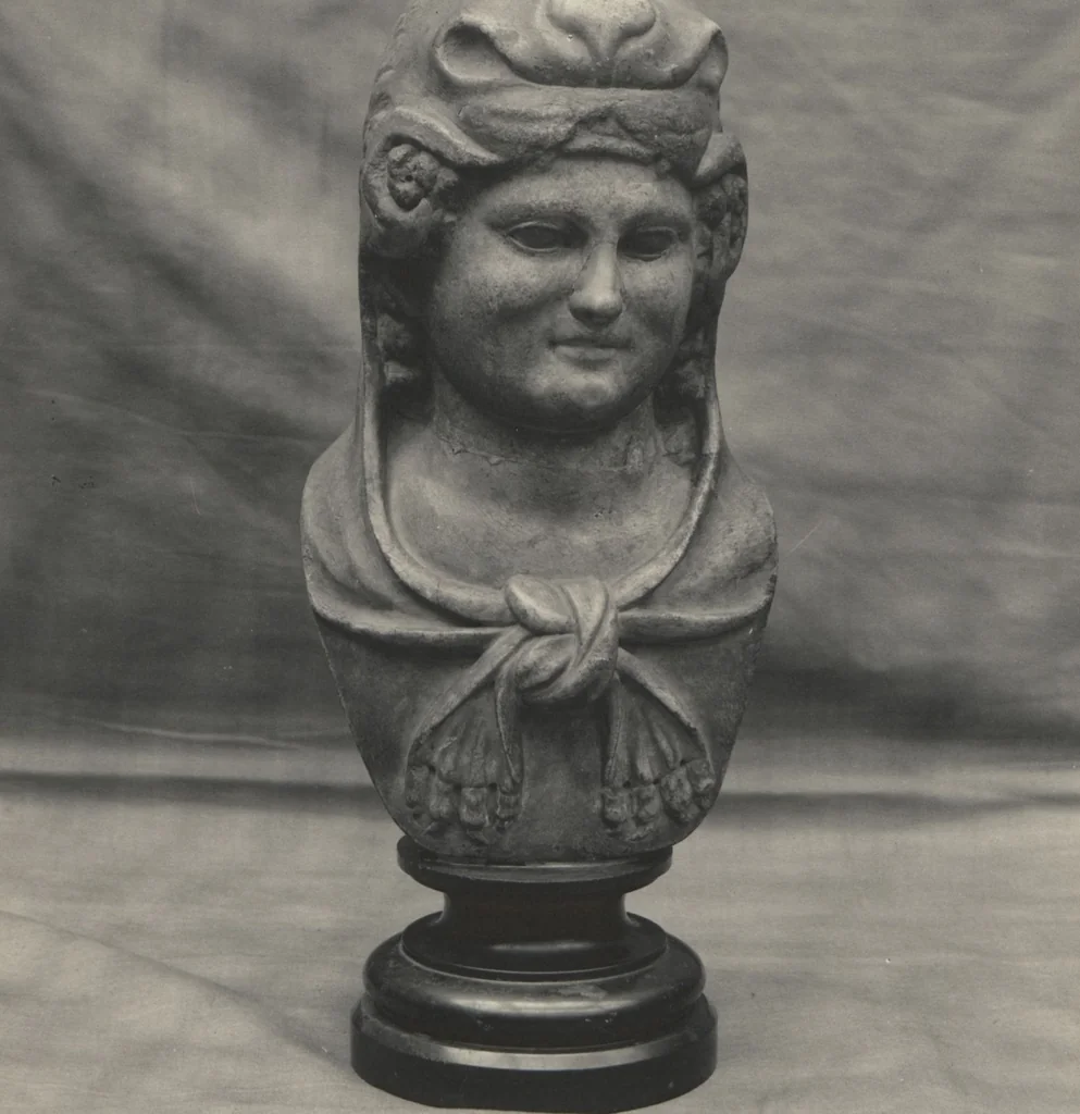 An illustration from Frank J. Gould : Photographs, [ca. 1910], 1910, leaf 5