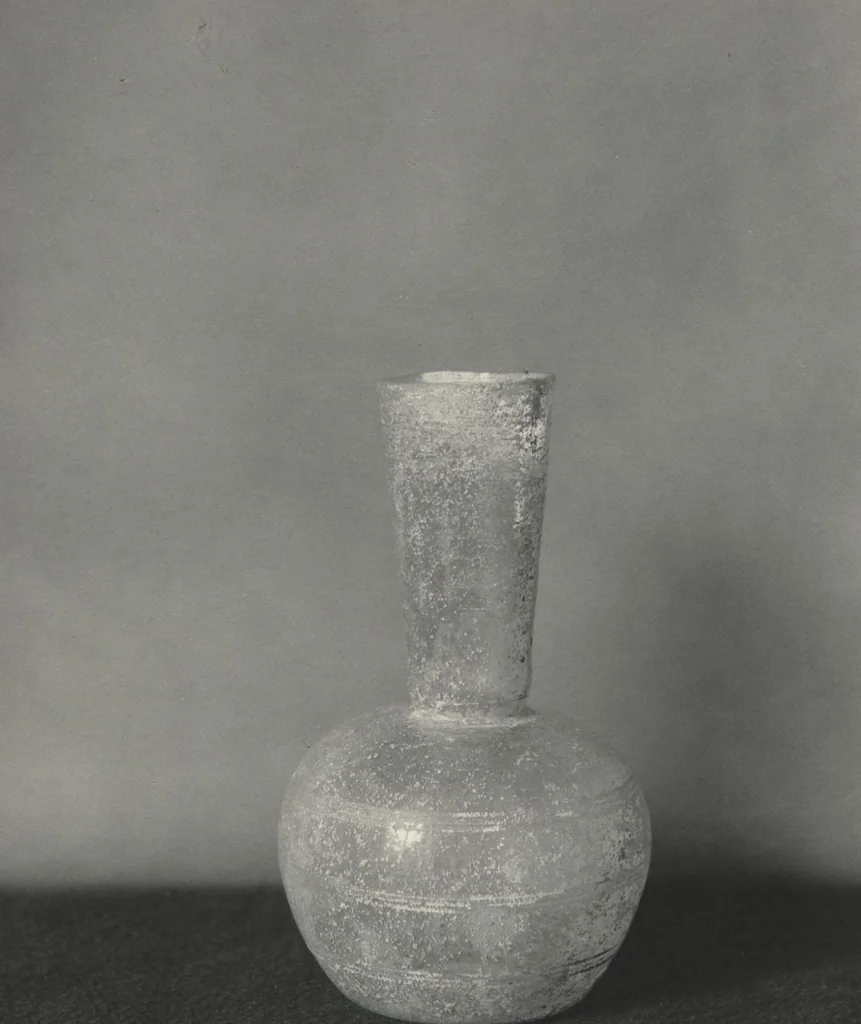 An illustration from Frank J. Gould : Photographs, [ca. 1910], 1910, leaf 6