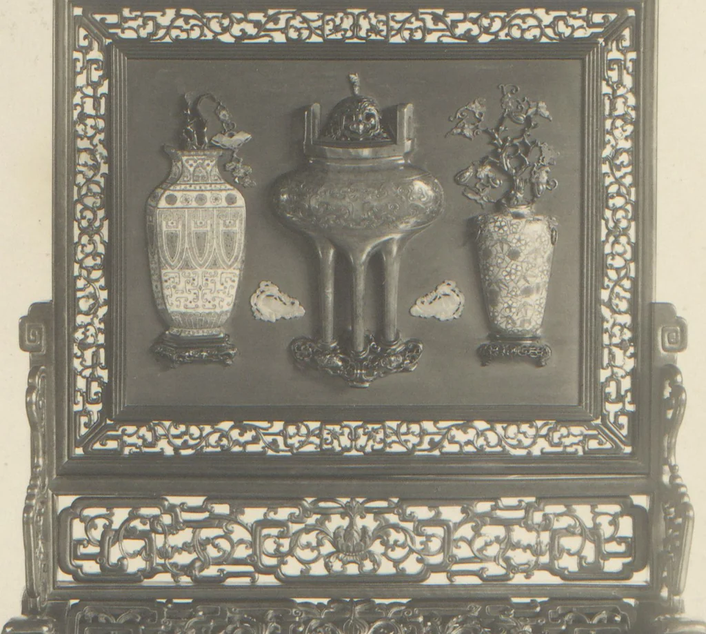 An illustration from Cloisonnés from the collection of John P. Love, the Gables, Green Lane, Northwood, Middlesex, leaf 10