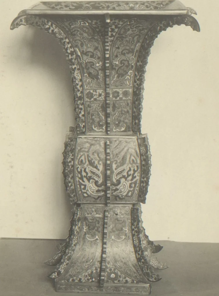 An illustration from Cloisonnés from the collection of John P. Love, the Gables, Green Lane, Northwood, Middlesex, leaf 13