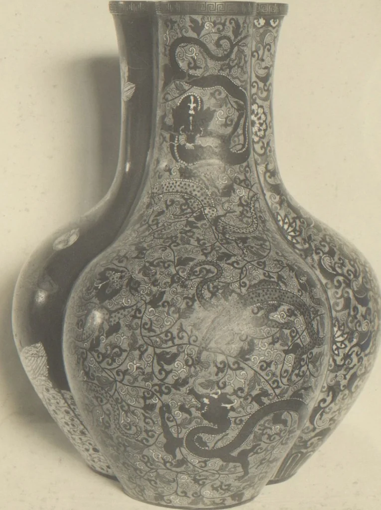 An illustration from Cloisonnés from the collection of John P. Love, the Gables, Green Lane, Northwood, Middlesex, leaf 22
