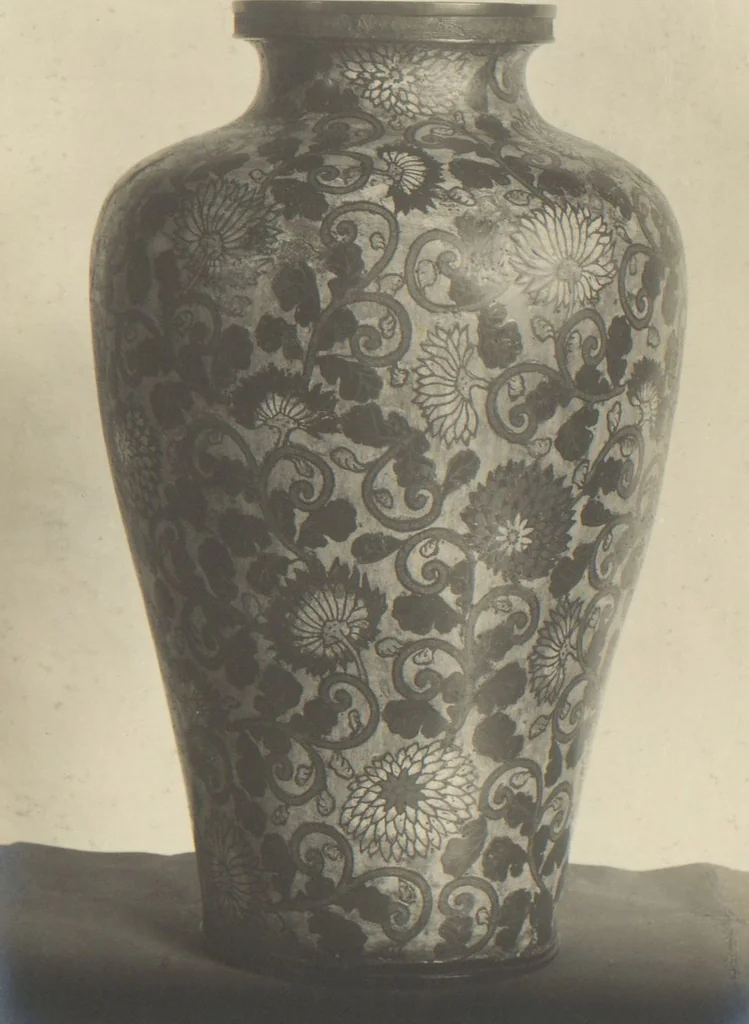 An illustration from Cloisonnés from the collection of John P. Love, the Gables, Green Lane, Northwood, Middlesex, leaf 27
