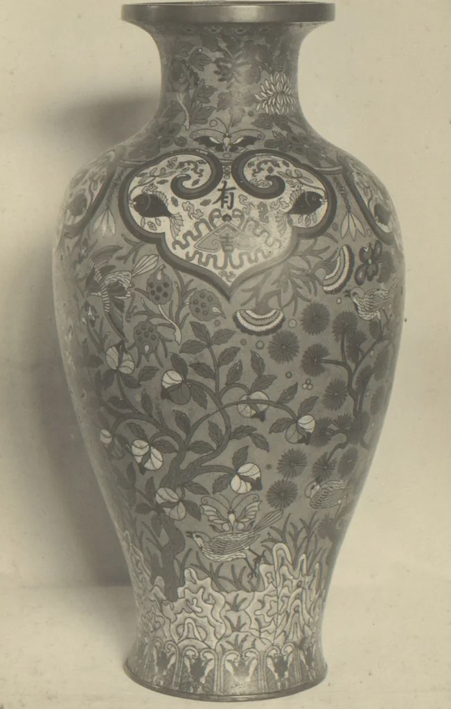 An illustration from Cloisonnés from the collection of John P. Love, the Gables, Green Lane, Northwood, Middlesex, leaf 28