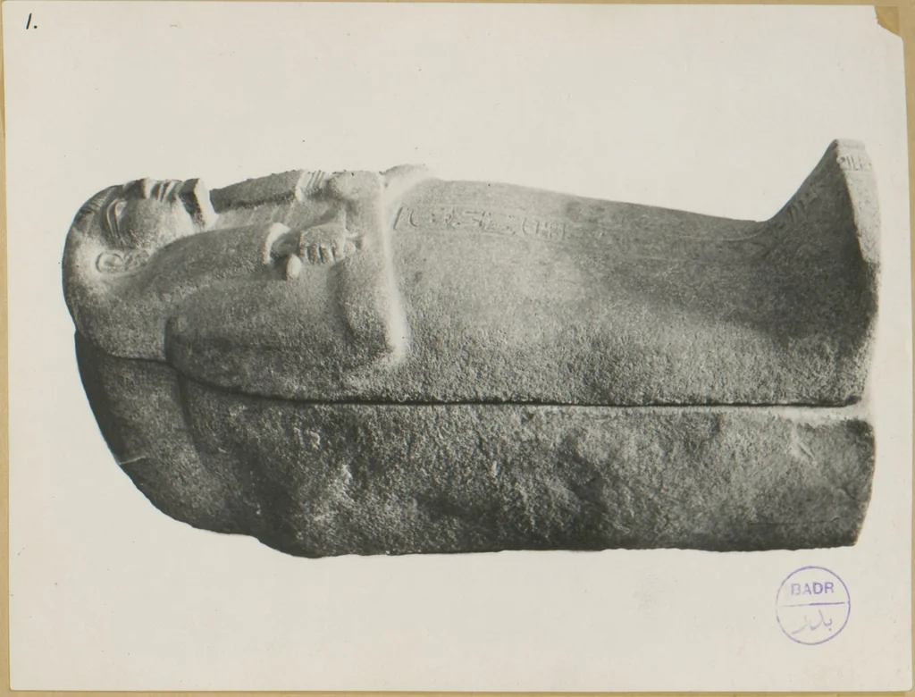 An illustration from Selective catalogue of Egyptian antiquities from the collection of Sayed Pasha Khashaba, Assiut, Upper Egypt William C. Hayes, 1931, leaf 32