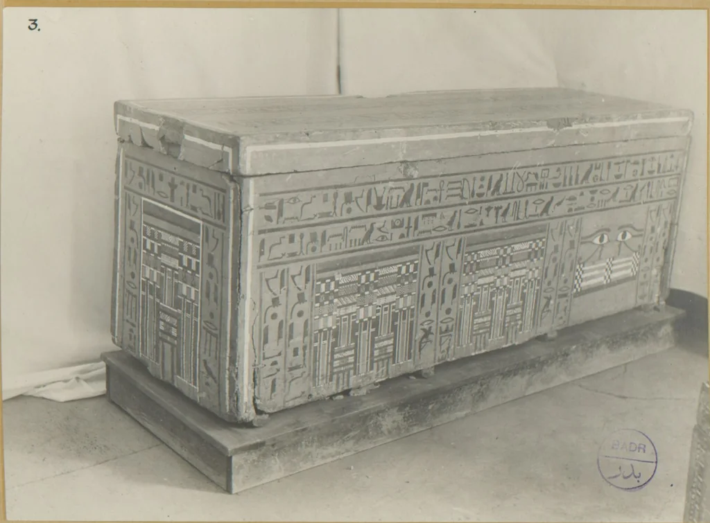 An illustration from Selective catalogue of Egyptian antiquities from the collection of Sayed Pasha Khashaba, Assiut, Upper Egypt William C. Hayes, 1931, leaf 34