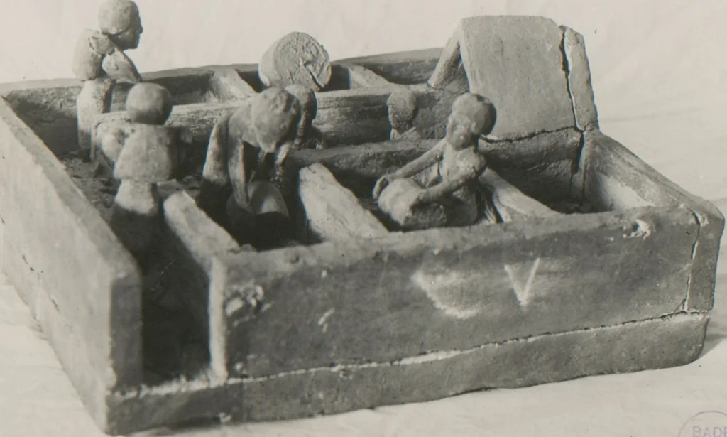 An illustration from Selective catalogue of Egyptian antiquities from the collection of Sayed Pasha Khashaba, Assiut, Upper Egypt William C. Hayes, 1931, leaf 66