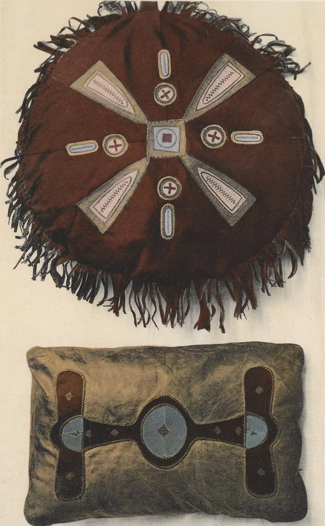 An illustration from La decoration primitive : Afrique : quarante-deux planches accompagnées d'une préface et d'une table descriptive / P.-C. Lepage, 1922, leaf 86
