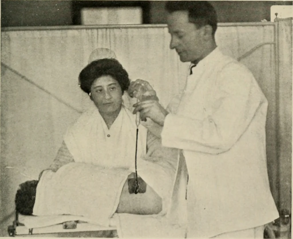 An illustration from Meningococcus meningitis / by Henry Heiman ... and Samuel Feldstein ... with introduction by Henry Koplik ... with 4 plates, 31 figures, 2 in color, and 4 charts., 1913, leaf 203
