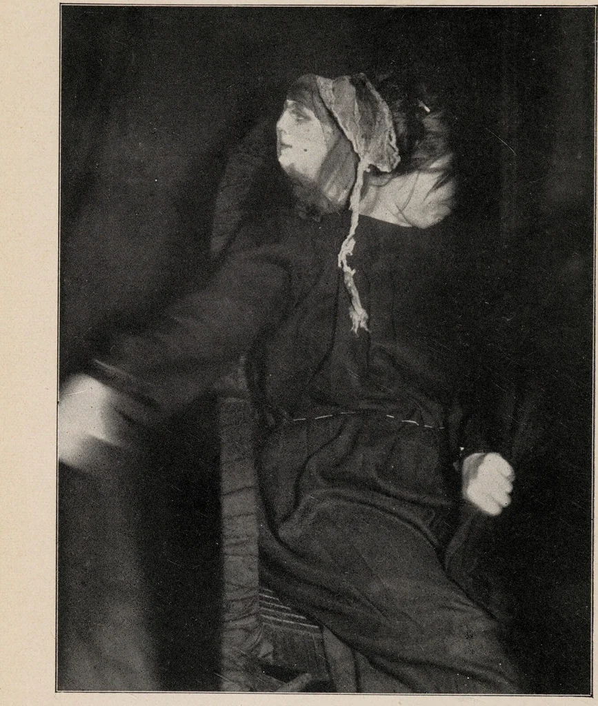 An illustration from Phenomena of materialisation : a contribution to the investigation of mediumistic teleplastics / by Baron von Schrenck Notzing ; translated by E.E. Fournier d'Albe., 1923, leaf 200