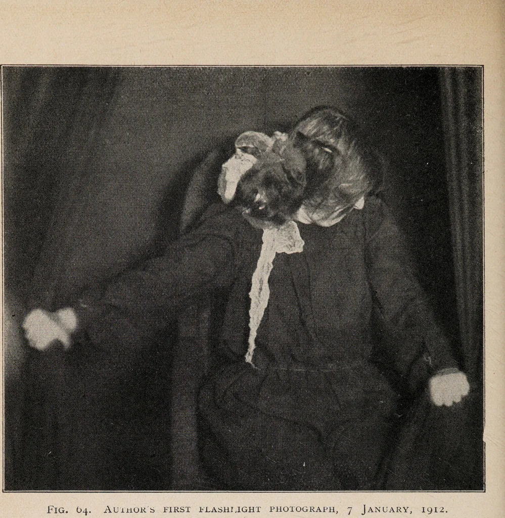 An illustration from Phenomena of materialisation : a contribution to the investigation of mediumistic teleplastics / by Baron von Schrenck Notzing ; translated by E.E. Fournier d'Albe., 1923, leaf 208