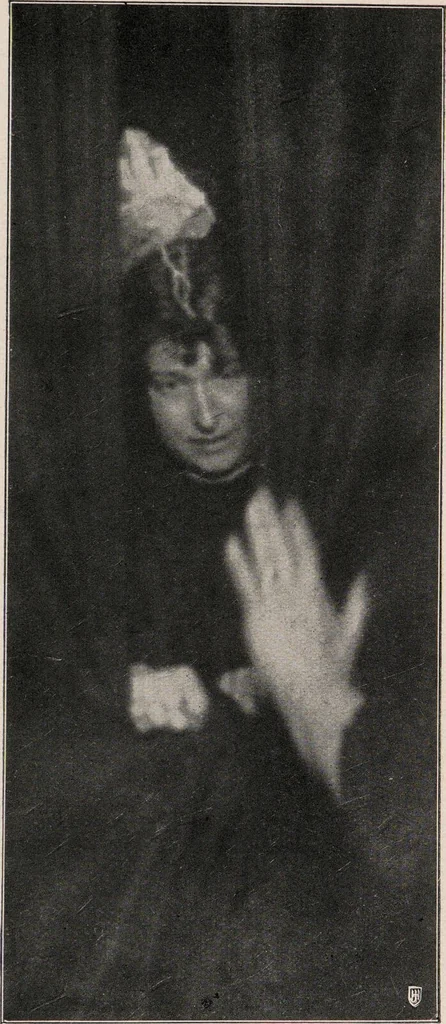An illustration from Phenomena of materialisation : a contribution to the investigation of mediumistic teleplastics / by Baron von Schrenck Notzing ; translated by E.E. Fournier d'Albe., 1923, leaf 221