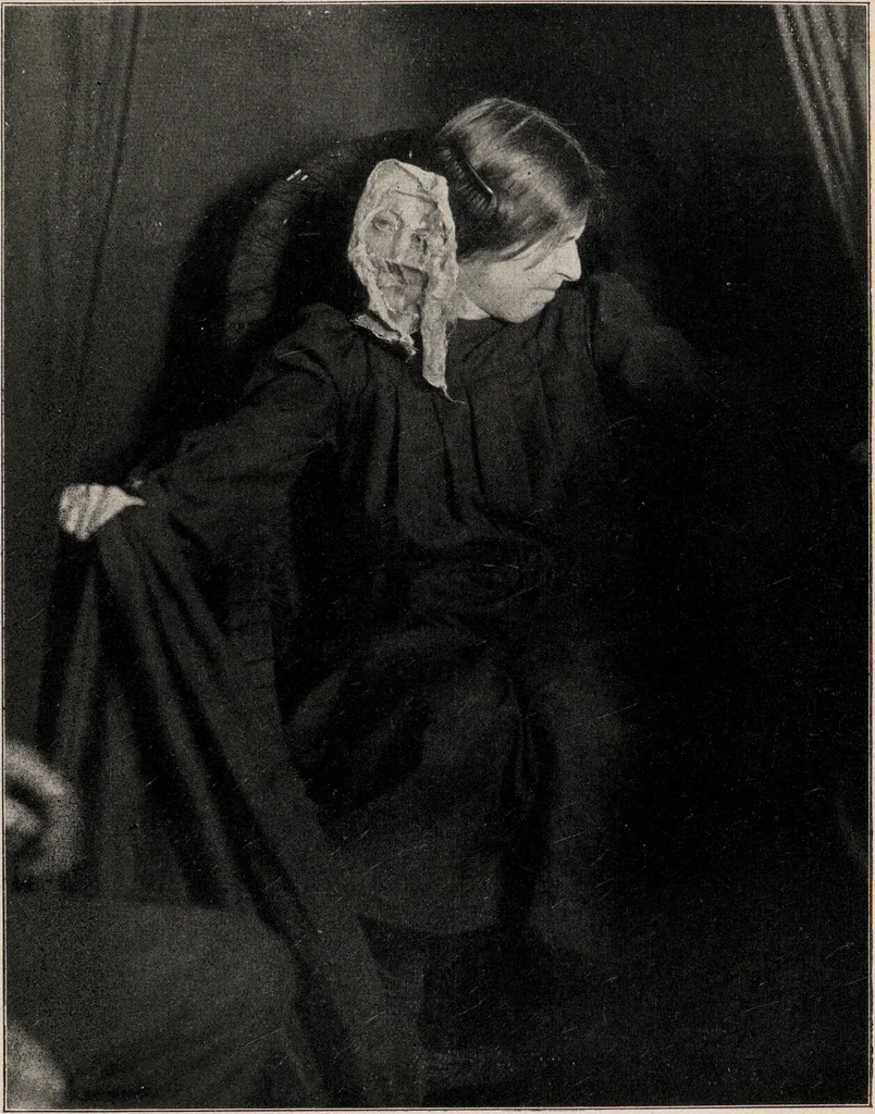 An illustration from Phenomena of materialisation : a contribution to the investigation of mediumistic teleplastics / by Baron von Schrenck Notzing ; translated by E.E. Fournier d'Albe., 1923, leaf 237