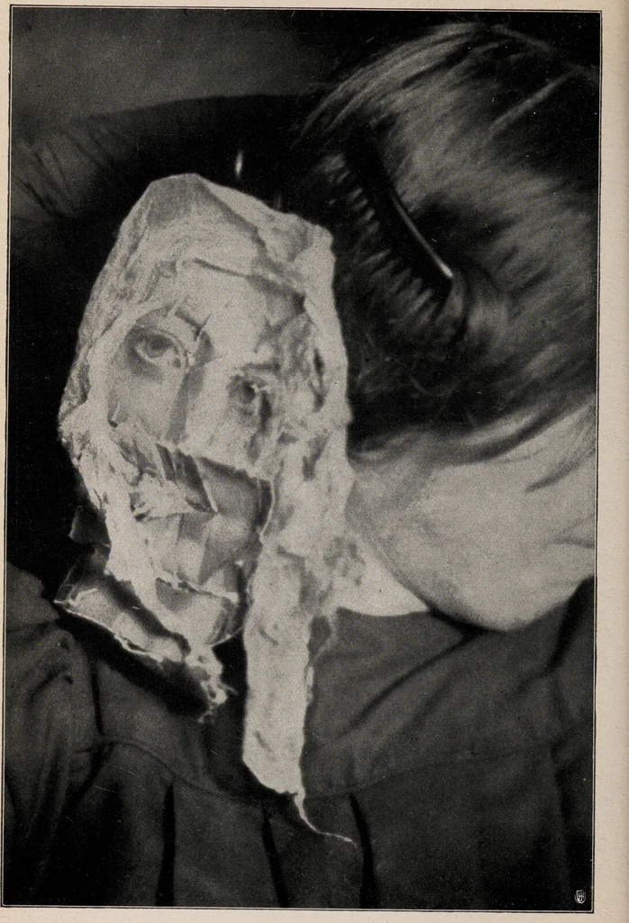 An illustration from Phenomena of materialisation : a contribution to the investigation of mediumistic teleplastics / by Baron von Schrenck Notzing ; translated by E.E. Fournier d'Albe., 1923, leaf 238