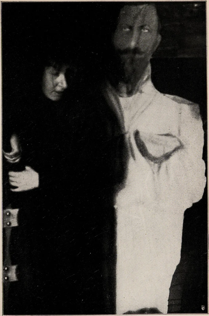 An illustration from Phenomena of materialisation : a contribution to the investigation of mediumistic teleplastics / by Baron von Schrenck Notzing ; translated by E.E. Fournier d'Albe., 1923, leaf 379