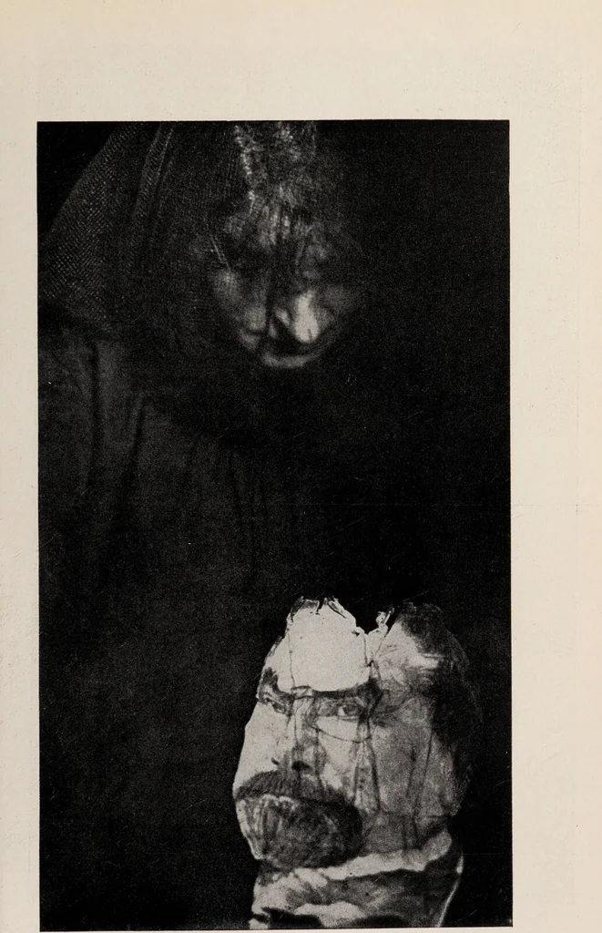 An illustration from Phenomena of materialisation : a contribution to the investigation of mediumistic teleplastics / by Baron von Schrenck Notzing ; translated by E.E. Fournier d'Albe., 1923, leaf 469