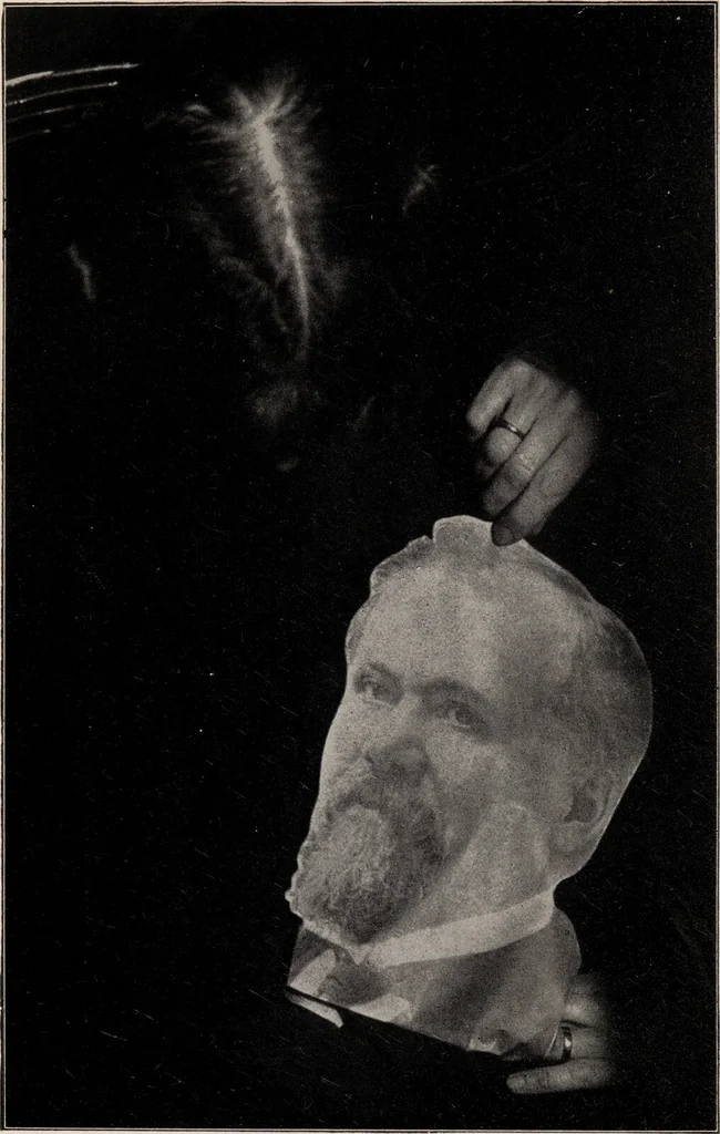 An illustration from Phenomena of materialisation : a contribution to the investigation of mediumistic teleplastics / by Baron von Schrenck Notzing ; translated by E.E. Fournier d'Albe., 1923, leaf 470