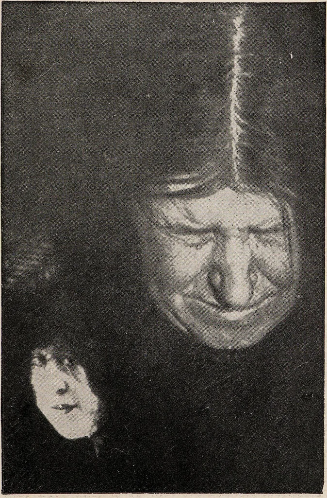 An illustration from Phenomena of materialisation : a contribution to the investigation of mediumistic teleplastics / by Baron von Schrenck Notzing ; translated by E.E. Fournier d'Albe., 1923, leaf 517