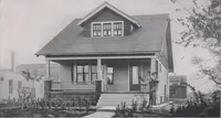 An illustration from The famous fifty and other favorite homes (1916)