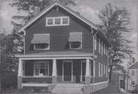 An illustration from The famous fifty and other favorite homes (1916)