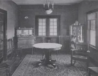 An illustration from The famous fifty and other favorite homes (1916)
