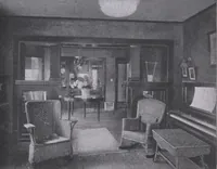 An illustration from The famous fifty and other favorite homes (1916)