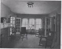 An illustration from The famous fifty and other favorite homes (1916)