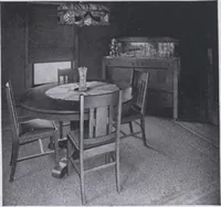An illustration from The famous fifty and other favorite homes (1916)