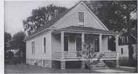An illustration from The famous fifty and other favorite homes (1916)