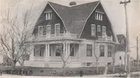An illustration from Attractive homes (1912)