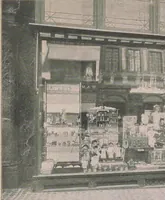 An illustration from Review of spring and summer goods, 1911 (1911)