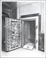 Picture 524 of 547 from Specification data 1914 : Grouped Catalogue of Building Trades in One Volume : Indexed According to Trades for Building Construction (1914), leaf 370
