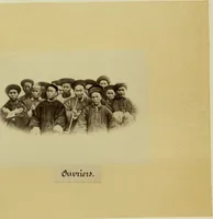 An illustration from Album chinois : ce petit album est destiné à faire connaître les véritables costumes des habitants du Céleste Empire ... : on a réuni aussi les portraits des missionnaires de la Compagnie de Jésus .. (1860)