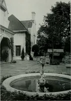 An illustration from American country houses of to-day; an illustrated account of some excellent houses built and gardens planted during the last few years, showing unmistakable influence of the modern trend in ideals architectural (1915)