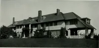An illustration from American country houses of to-day; an illustrated account of some excellent houses built and gardens planted during the last few years, showing unmistakable influence of the modern trend in ideals architectural (1915)