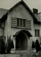 An illustration from American country houses of to-day; an illustrated account of some excellent houses built and gardens planted during the last few years, showing unmistakable influence of the modern trend in ideals architectural (1915)