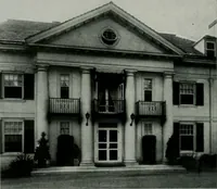 An illustration from American country houses of to-day; an illustrated account of some excellent houses built and gardens planted during the last few years, showing unmistakable influence of the modern trend in ideals architectural (1915)