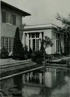 An illustration from American country houses of to-day; an illustrated account of some excellent houses built and gardens planted during the last few years, showing unmistakable influence of the modern trend in ideals architectural (1915)