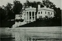 An illustration from American country houses of to-day; an illustrated account of some excellent houses built and gardens planted during the last few years, showing unmistakable influence of the modern trend in ideals architectural (1915)