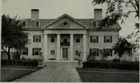 An illustration from American country houses of to-day; an illustrated account of some excellent houses built and gardens planted during the last few years, showing unmistakable influence of the modern trend in ideals architectural (1915)