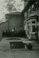 An illustration from American country houses of to-day; an illustrated account of some excellent houses built and gardens planted during the last few years, showing unmistakable influence of the modern trend in ideals architectural (1915)