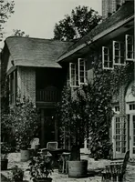 An illustration from American country houses of to-day; an illustrated account of some excellent houses built and gardens planted during the last few years, showing unmistakable influence of the modern trend in ideals architectural (1915)