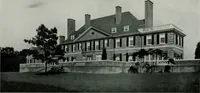 An illustration from American country houses of to-day; an illustrated account of some excellent houses built and gardens planted during the last few years, showing unmistakable influence of the modern trend in ideals architectural (1915)