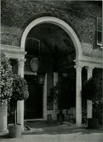 An illustration from American country houses of to-day; an illustrated account of some excellent houses built and gardens planted during the last few years, showing unmistakable influence of the modern trend in ideals architectural (1915)