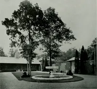 An illustration from American country houses of to-day; an illustrated account of some excellent houses built and gardens planted during the last few years, showing unmistakable influence of the modern trend in ideals architectural (1915)