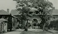 An illustration from American country houses of to-day; an illustrated account of some excellent houses built and gardens planted during the last few years, showing unmistakable influence of the modern trend in ideals architectural (1915)