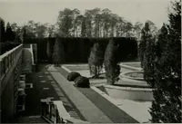 An illustration from American country houses of to-day; an illustrated account of some excellent houses built and gardens planted during the last few years, showing unmistakable influence of the modern trend in ideals architectural (1915)