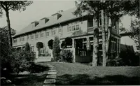 An illustration from American country houses of to-day; an illustrated account of some excellent houses built and gardens planted during the last few years, showing unmistakable influence of the modern trend in ideals architectural (1915)