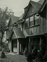 An illustration from American country houses of to-day; an illustrated account of some excellent houses built and gardens planted during the last few years, showing unmistakable influence of the modern trend in ideals architectural (1915)
