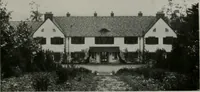 An illustration from American country houses of to-day; an illustrated account of some excellent houses built and gardens planted during the last few years, showing unmistakable influence of the modern trend in ideals architectural (1915)