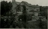 An illustration from American country houses of to-day; an illustrated account of some excellent houses built and gardens planted during the last few years, showing unmistakable influence of the modern trend in ideals architectural (1915)